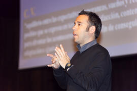 Intérprete de lengua de signos. Conferencia de Gonzalo Musito. 3º Congreso Internacional de Actividad Físico-Deportiva para Mayores de la Universidad de Málaga. Palacio de Ferias y Congresos de Málaga. Marzo de 2009