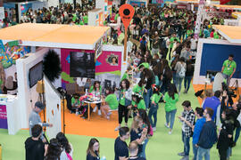 Estand del Centro de Magisterio María Inmaculada. Jornadas de Puertas Abiertas de la Universidad de Málaga. Complejo Polideportivo Universitario. Abril de 2018