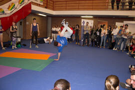 Actividad de baile. Jornadas de Puertas Abiertas de la Universidad de Málaga. Complejo Polideportivo Universitario. Abril de 2015