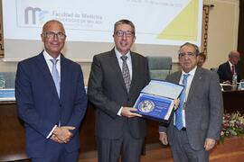 Entrega de premio extraordinario de doctorado a José Miguel Ramos Fernández. Celebración del 50 Aniversario de la Facultad de Medicina de la Universidad de Málaga. Facultad de Medicina. Octubre de 2022