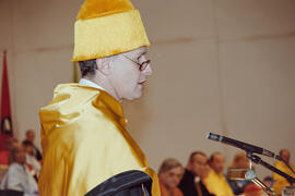 Investidura como Doctor "Honoris Causa" de D. Manuel Elkin Patarroyo por la Universidad de Málaga. Teatro Cervantes. Junio de 1996