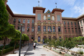 Edificio del rectorado. Imposición de la Medalla de Oro de la Universidad de Córdoba a la Universidad de Málaga. Córdoba. Junio de 2022