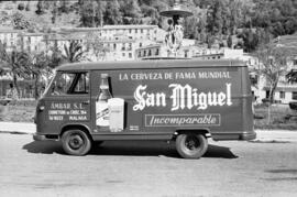 Málaga. Coche de la cerveza San Miguel. Marzo de 1963