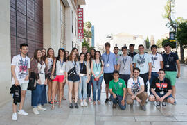 Visita guiada por el centro histórico. Olimpiada Española de Economía, Fase Nacional. Calle Alcazabilla. Málaga. Junio de 2015