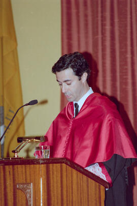 Investidura como Doctor "Honoris Causa" de D. Eduardo García de Enterría por la Universidad de Málaga. Paraninfo. Abril de 1999