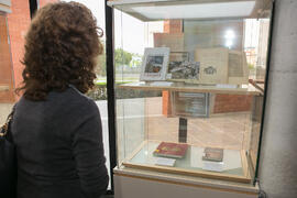 Exposición bibliográfica “Arqueología malagueña en la biblioteca”. Inauguración de las actividades con motivo del Día Internacional del Libro. Biblioteca General. Abril de 2018