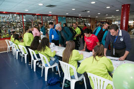 Recogida de diplomas. 7º Congreso Internacional de Actividad Física Deportiva para Mayores. Escuela Técnica Superior de Ingeniería de Telecomunicaciones y de Informática. Noviembre de 2017