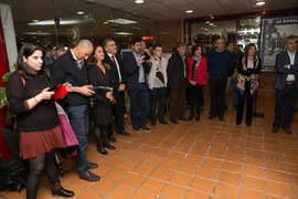 Asistentes a la inauguración de la exposición "La Rosaleda en 75 imágenes". Complejo Polideportivo Universitario. Marzo de 2017