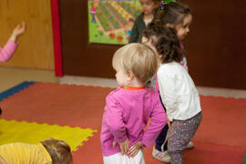 Niñas jugando. Escuela Infantil Francisca Luque. Campus de Teatinos. Mayo de 2014