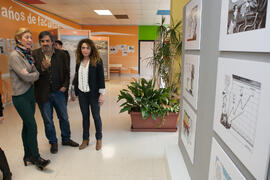 María Chantal Pérez, Ángel Idígoras y Macarena Parrado en la inauguración de la exposición "Idígoras y Pachi. 50 años de la Facultad de Ciencias Económicas y Empresariales". Facultad de Económicas. Enero de 2016