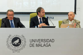 Presentación del libro "Málaga en el punto de mira. Relato fotográfico del siglo XX". Rectorado. Diciembre de 2014.