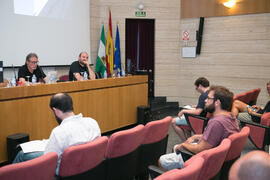 Santi Carrillo presenta la conferencia de Niño de Elche. Curso "Tres generaciones de la música Pop española". Cursos de Verano de la Universidad de Málaga. Málaga. Julio de 2018