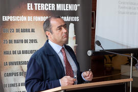 José Ramón de Andrés en la inauguración de la exposición 'Libros y luz para el tercer milenio'. Biblioteca General. Abril 2015
