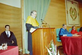 Investidura como Doctor "Honoris Causa" de D. Andrew Victor Schally por la Universidad de Málaga. Salón de Actos del Rectorado. Octubre de 2002