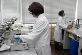 Ana María Guerrero. Personal e instalaciones del Departamento de Farmacología. Facultad de Medicina. Noviembre de 2015