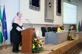 José Miguel Rodríguez Santos expone la Lección Inaugural en la Apertura del Curso Académico 2015/2016 de la Universidad de Málaga. Paraninfo. Septiembre de 2015