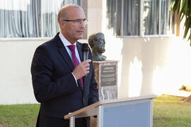 José Pablo Lara en la presentación del árbol de Hipócrates donado por la isla de Kos. Facultad de Medicina. Octubre de 2017