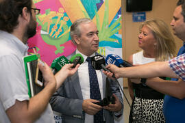 Joaquín Quirante atiende a los medios de comunicación. Inauguración de los Cursos de Verano de la Universidad de Málaga. Marbella. Julio de 2018