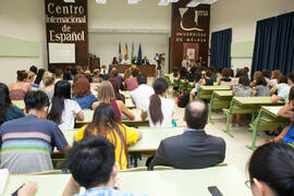 Actuación de Raquel Framit y Daniel Mora en la graduación de alumnos del CIE-UMA el Día del Español. Centro Internacional de Español de la Universidad de Málaga. Junio de 2016
