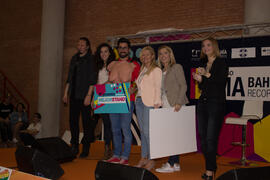 Entrega de premios a mejor stand. Jornadas de Puertas Abiertas de la Universidad de Málaga. Complejo Polideportivo Universitario. Abril de 2015