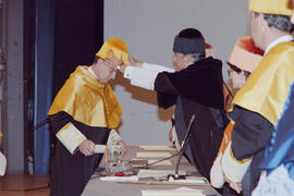 Investidura como Doctor "Honoris Causa" de D. Manuel Elkin Patarroyo por la Universidad de Málaga. Teatro Cervantes. Junio de 1996