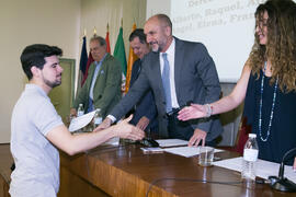 Entrega de mención especial. Facultad de Ciencias Económicas y Empresariales. Junio de 2018