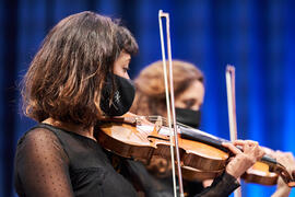 Violinista. Concierto de Bandas Sonoras de la 31 edición de Fancine de la Universidad de Málaga. Auditorio de la Escuela Técnica de Ingeniería de Telecomunicaciones e Informática. Noviembre de 2021