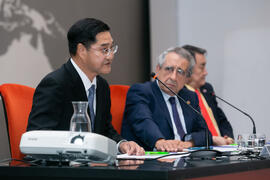 Intervención de Hong-Jo Chun. Inauguración de la jornada de celebración del décimo Aniversario de la colaboración de la Universidad de Málaga y la Universidad Nacional de Incheon. Complejo de Estudios Sociales y Comercio. Octubre de 2019