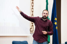 Aitor Sánchez en su conferencia "Dialogando para desmontar mitos sobre nutrición". Facultad de Medicina. Marzo de 2017