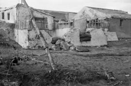Chabolas destrozadas como consecuencia del temporal de viento en las playas de El Bulto y San Andrés. Málaga. Enero de 1963