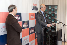 Pedro Farias y Carlos de las Heras en el nombramiento de Antonio Vázquez como Alumno de Honor de la Universidad de Málaga. Foro Alumni UMA. Marzo 2014