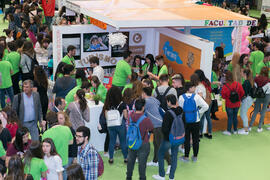 Estand de la Facultad de Turismo. Jornadas de Puertas Abiertas de la Universidad de Málaga. Complejo Polideportivo Universitario. Abril de 2018