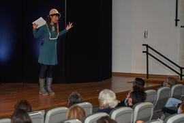 Raquel Haro. Dialogando sobre "cómo convertir tus dramas en una bonita historia". Facultad de Psicología y Logopedia de la Universidad de Málaga. Febrero de 2022