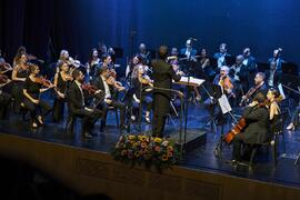 José Luis López Antón dirige a la Orquesta Sinfónica de Málaga. Concierto Conmemorativo del 50 Aniversario de la Universidad de Málaga. Auditorio Edgar Neville, Málaga. Junio de 2022