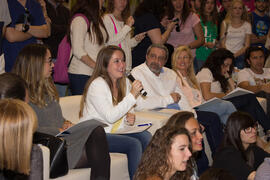 Jurado y asistentes del III Certamen de Cantautores Destino UMA. Jornadas de Puertas Abiertas de la Universidad de Málaga. Complejo Polideportivo Universitario. Abril de 2015