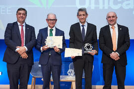 Entrega a Unicaja (Banco y Fundación) de la distinción "Oikonomos" de la Facultad de Ciencias Económicas y Empresariales de la Universidad de Málaga. Paraninfo. Diciembre de 2024