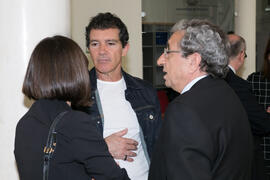 Antonio Banderas y José Ángel Narváez. Acto de la Fundación Lágrimas y Favores. Entrega de los Premios de Investigación de la Cátedra de Estudios Cofrades. Rectorado. Abril de 2019