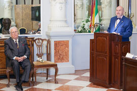 Intervención de Antonio Garrido Moraga en el nombramiento de Eugenio Chicano como miembro de la Real Academia de Bellas Artes de San Telmo. Salón de los Espejos, Ayuntamiento de Málaga. Septiembre de 2016