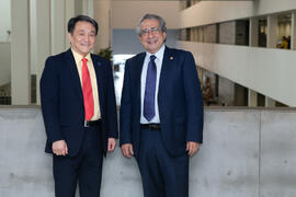 Dong Sung Cho y José Ángel Narváez. Celebración del décimo Aniversario de la colaboración de la Universidad de Málaga y la Universidad Nacional de Incheon. Complejo de Estudios Sociales y Comercio. Octubre de 2019
