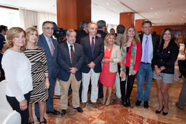 Retrato de grupo. Nombramiento de la Cofradía de los Estudiantes como miembro de honor de la Asociación de Antiguos Alumnos de la Universidad de Málaga. Foro Alumni-UMA. Mayo 2014