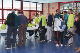 Recogida de diplomas. 7º Congreso Internacional de Actividad Física Deportiva para Mayores. Escuela Técnica Superior de Ingeniería de Telecomunicaciones y de Informática. Noviembre de 2017