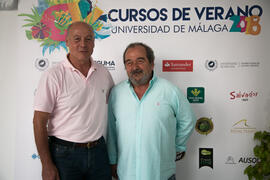 Juan Antonio Corbalán y Álvaro González-Coloma en photocall. Curso "El aceite de oliva, salud, cultura y riqueza de los pueblos mediterráneos". Cursos de Verano de la Universidad de Málaga. Vélez Málaga. Julio de 2018