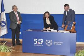 Toma de posesión de María Teresa Sánchez Compaña como profesora titular del Área de Didáctica de la Matemática de la Universidad de Málaga. Toma de posesión de nuevos catedráticos y profesores titulares de la Universidad de Málaga. Paraninfo. Noviembre de 2023