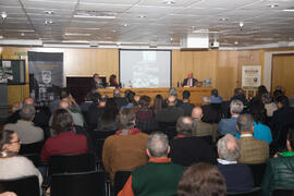 Javier Ramírez impartiendo una conferencia en la presentación de "Málaga en el punto de mira. Relato fotográfico del siglo XX". Ámbito Cultural de El Corte Inglés. Diciembre, 2014.