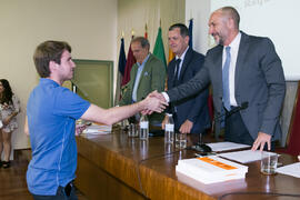 Entrega de mención especial. Facultad de Ciencias Económicas y Empresariales. Junio de 2018