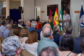 Intervención de Ángel Idígoras en la inauguración de su mural en la Facultad de Ciencias Económicas y Empresariales de la Universidad de Málaga. Campus de El Ejido. Junio de 2022