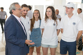 José Ángel Narváez con alumnos y alumnas del I curso de verano "Mares de Andalucía". Puerto de Málaga. Julio de 2018
