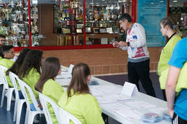 Recogida de diplomas. 7º Congreso Internacional de Actividad Física Deportiva para Mayores. Escuela Técnica Superior de Ingeniería de Telecomunicaciones y de Informática. Noviembre de 2017