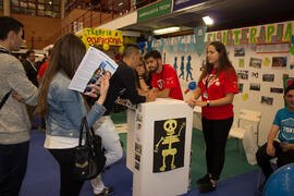 Estand de la Facultad de Ciencias de la Salud. Jornadas de Puertas Abiertas de la Universidad de Málaga. Complejo Polideportivo Universitario. Abril de 2015