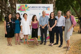 Foto de grupo previa al espectáculo benéfico de los Cursos de Verano de la Universidad de Málaga. Marbella. Julio de 2018
